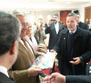 Regalo protocolario Gobernador de Larache